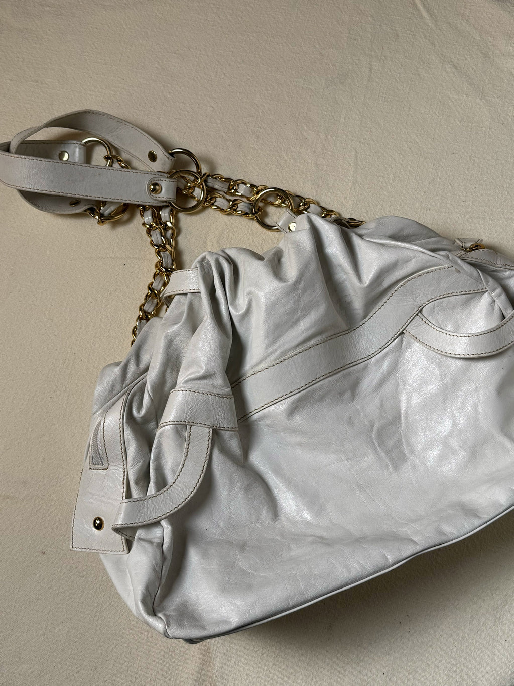 Sac moyen cuir blanc souple avec chaine vintage
