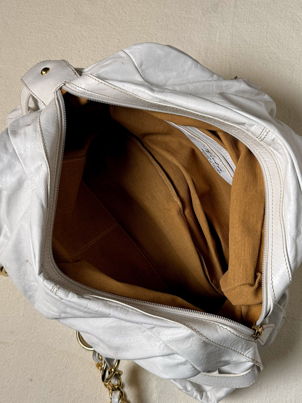 Sac moyen cuir blanc souple avec chaine vintage