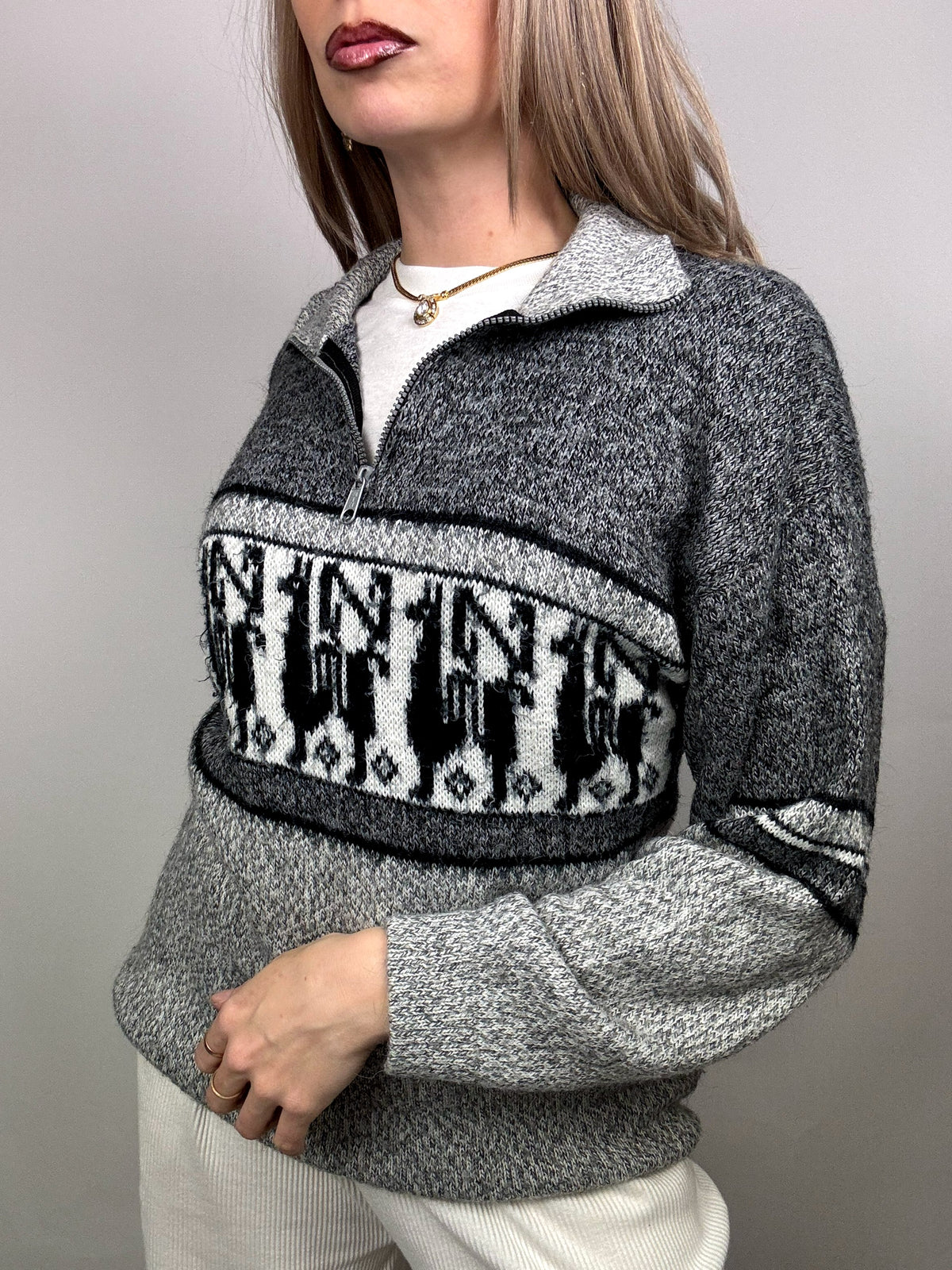 Soft gray sweater with vintage pattern L/XL