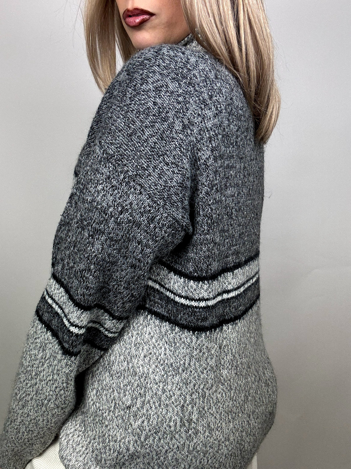 Soft gray sweater with vintage pattern L/XL