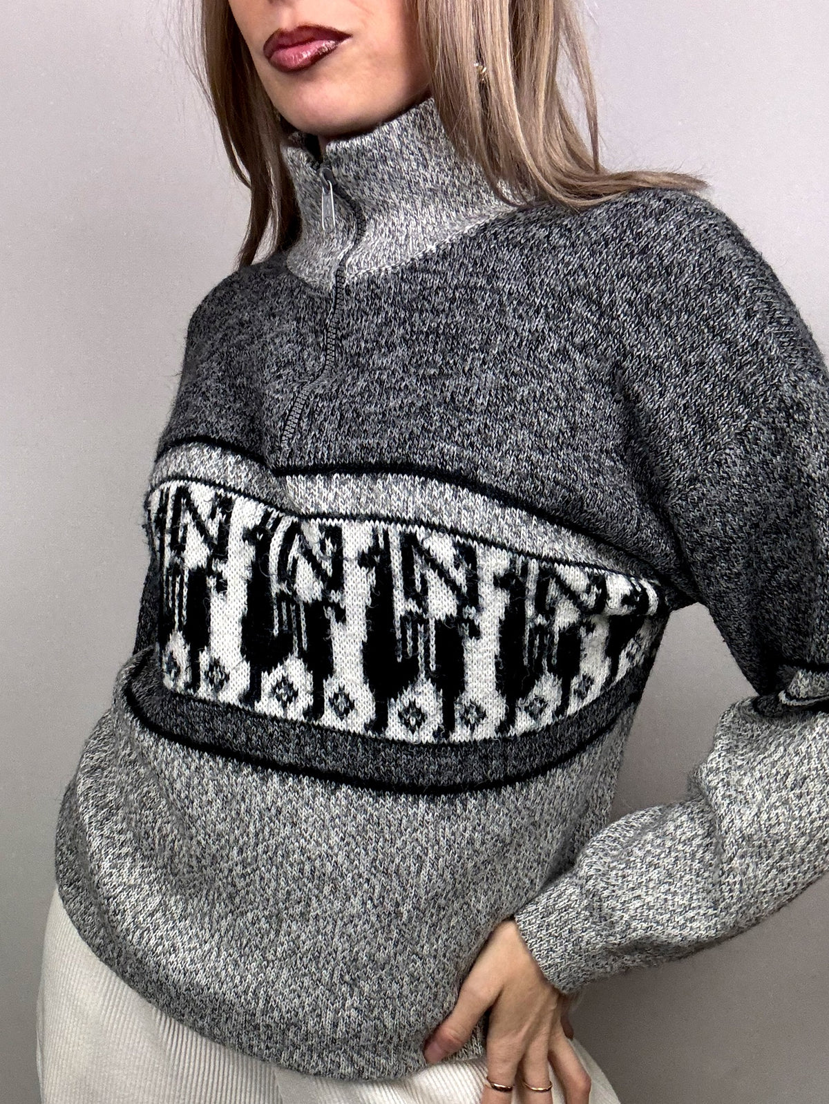 Soft gray sweater with vintage pattern L/XL