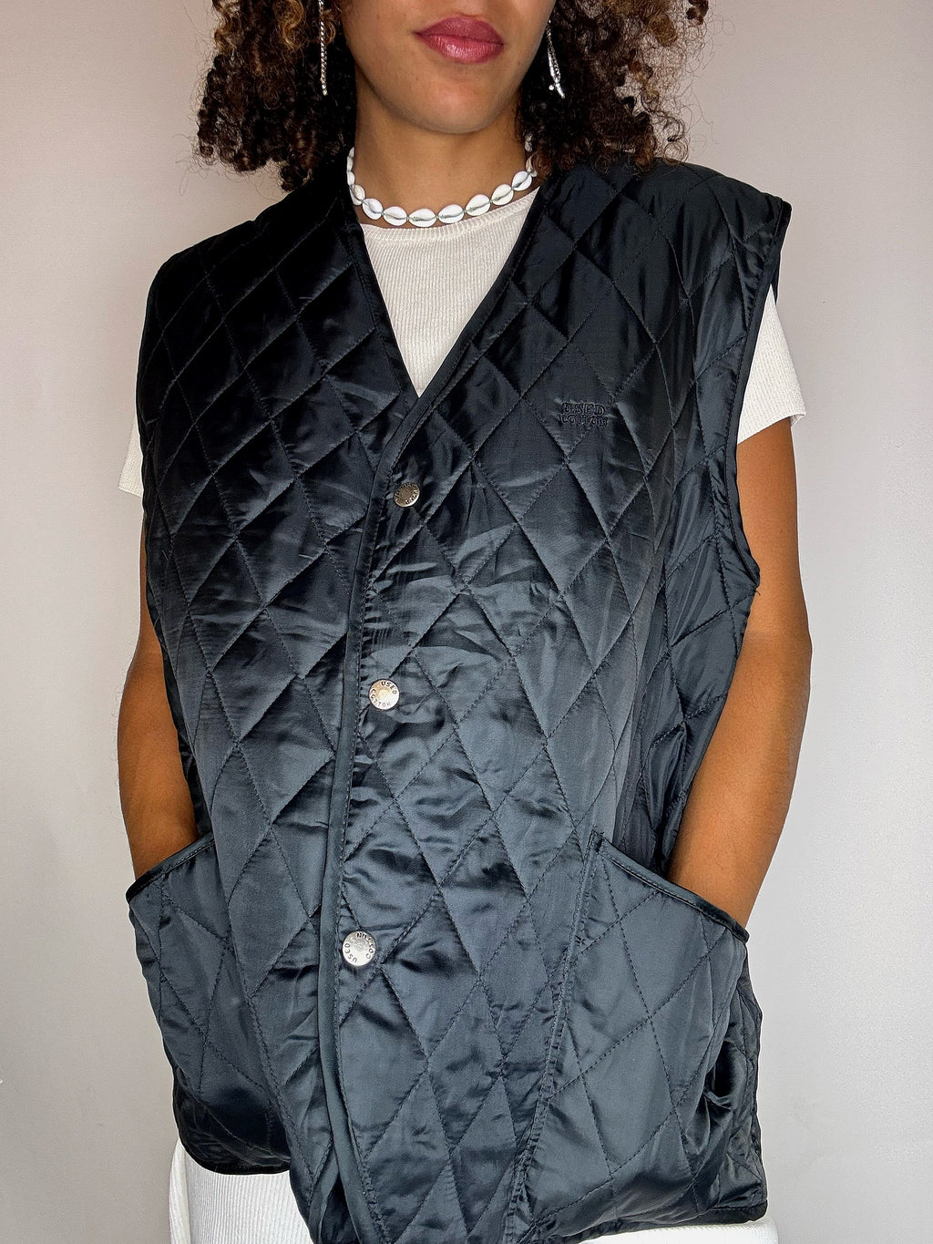 Vintage schwarzes ärmelloses Steppshirt XL