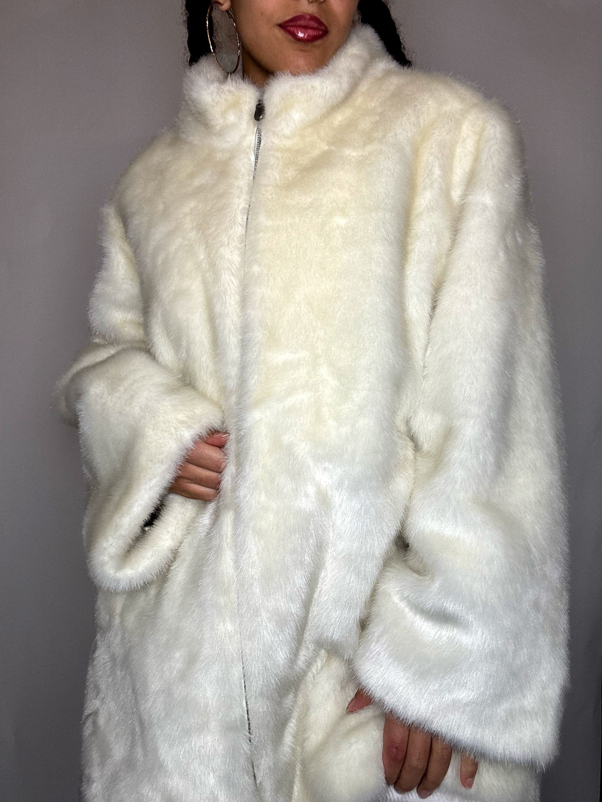 Manteau en fausse fourrure blanche à zip S/M vintage