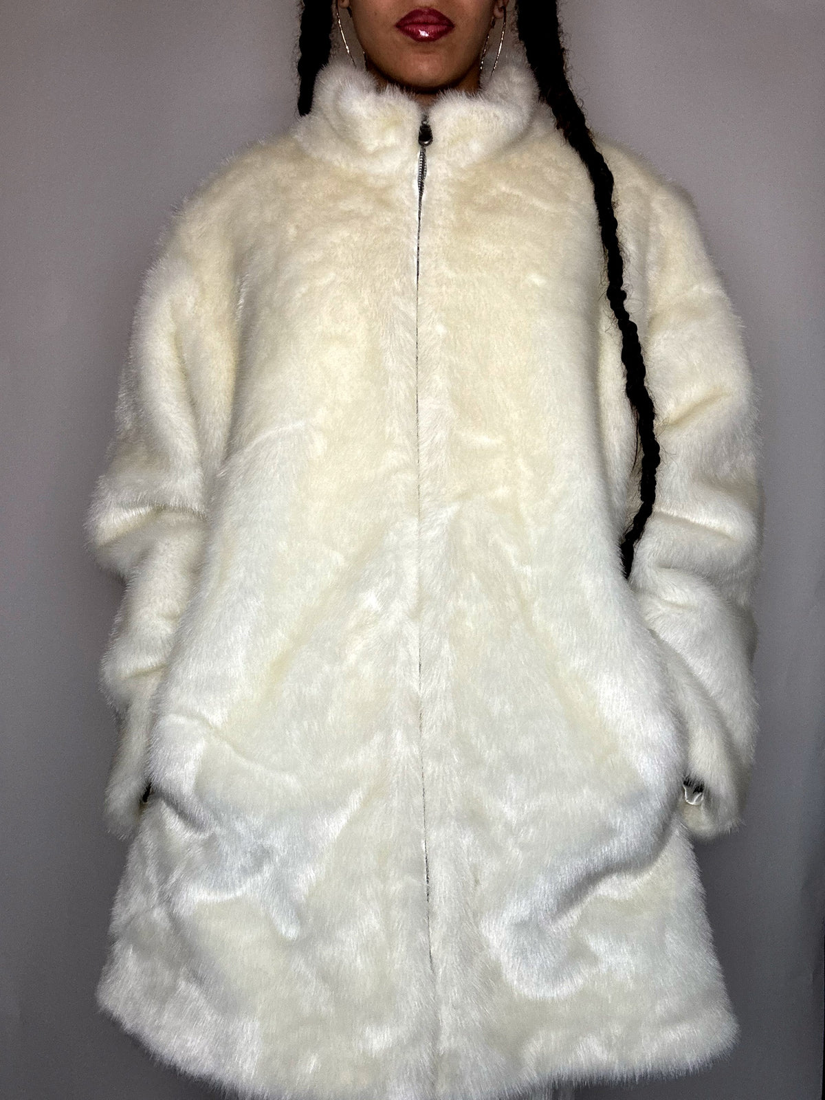 Manteau en fausse fourrure blanche à zip S/M vintage