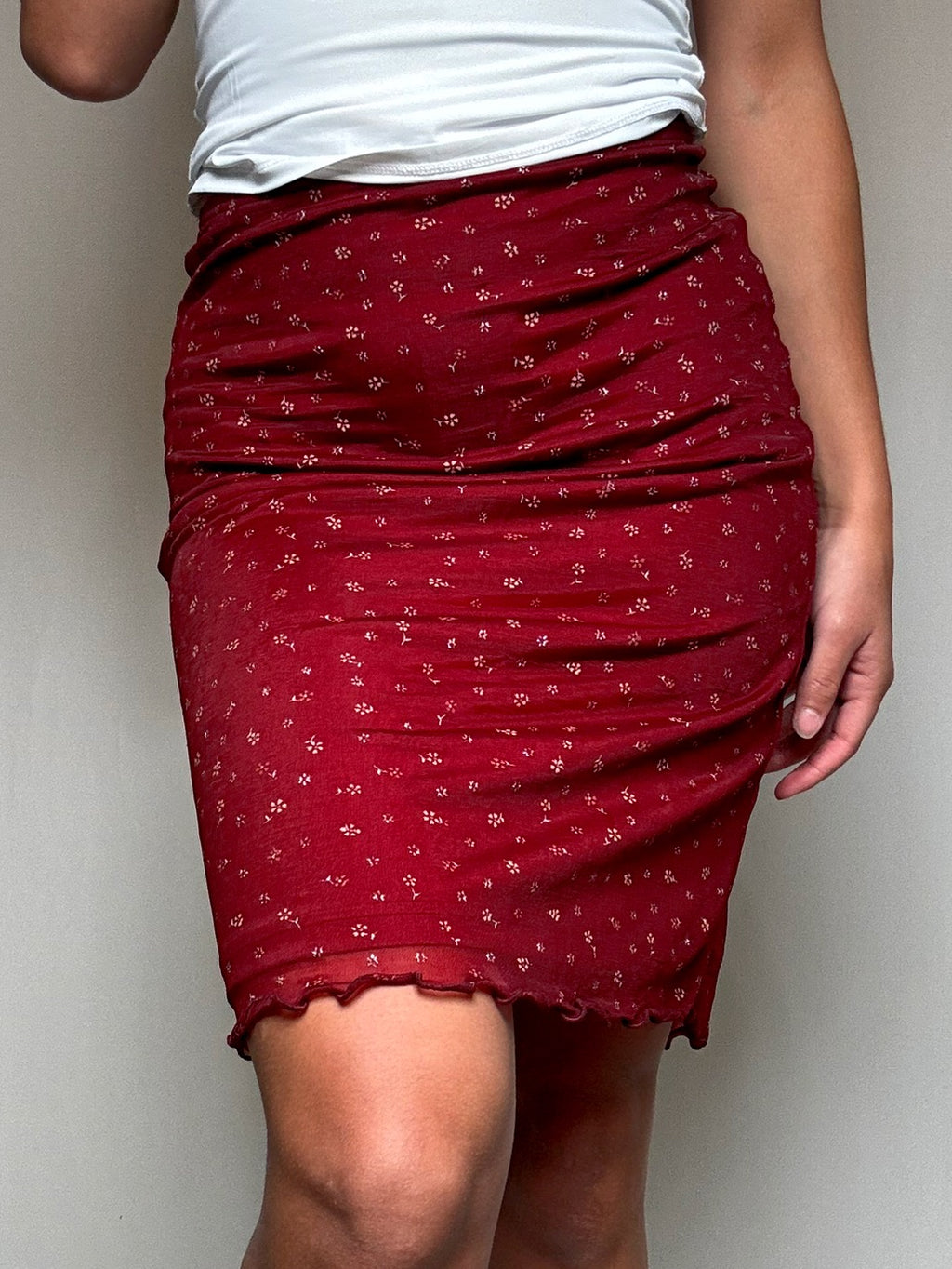 Jupe en mesh rouge avec fleurs S/M vintage