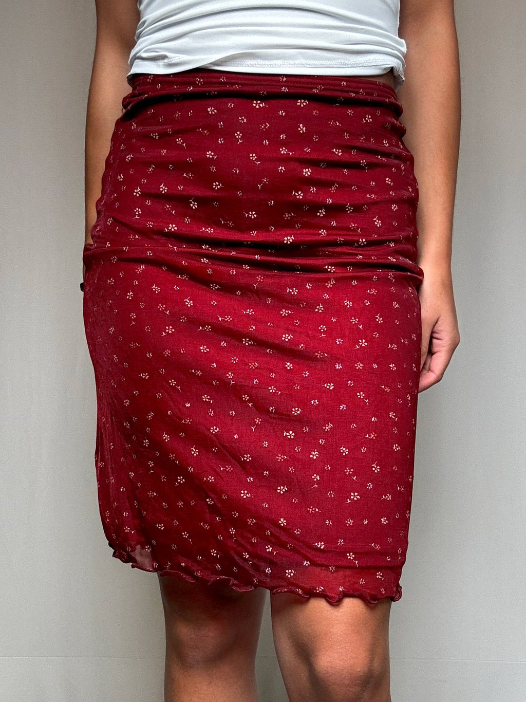 Jupe en mesh rouge avec fleurs S/M vintage
