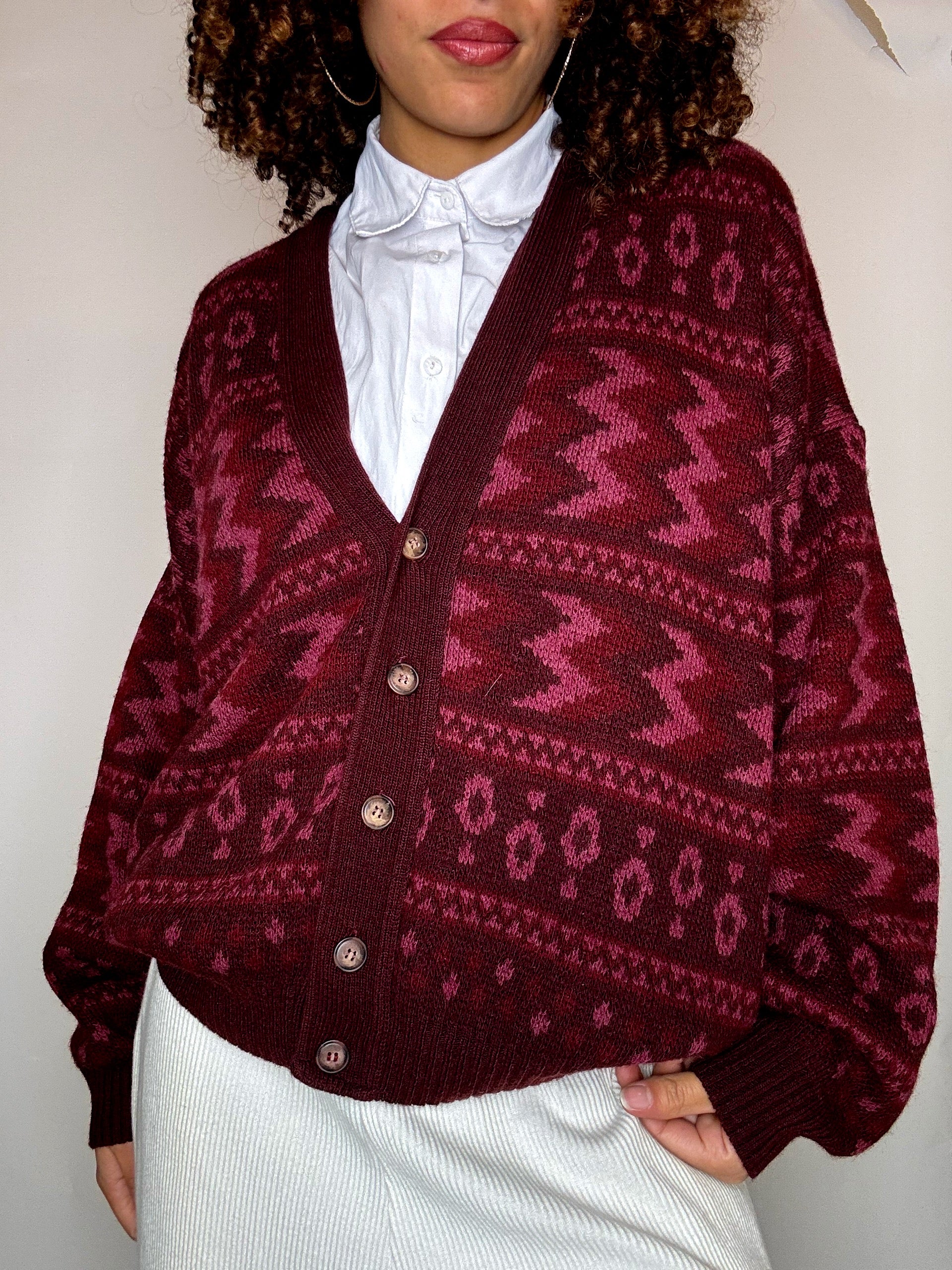 Cardigan bordeaux à motif M vintage