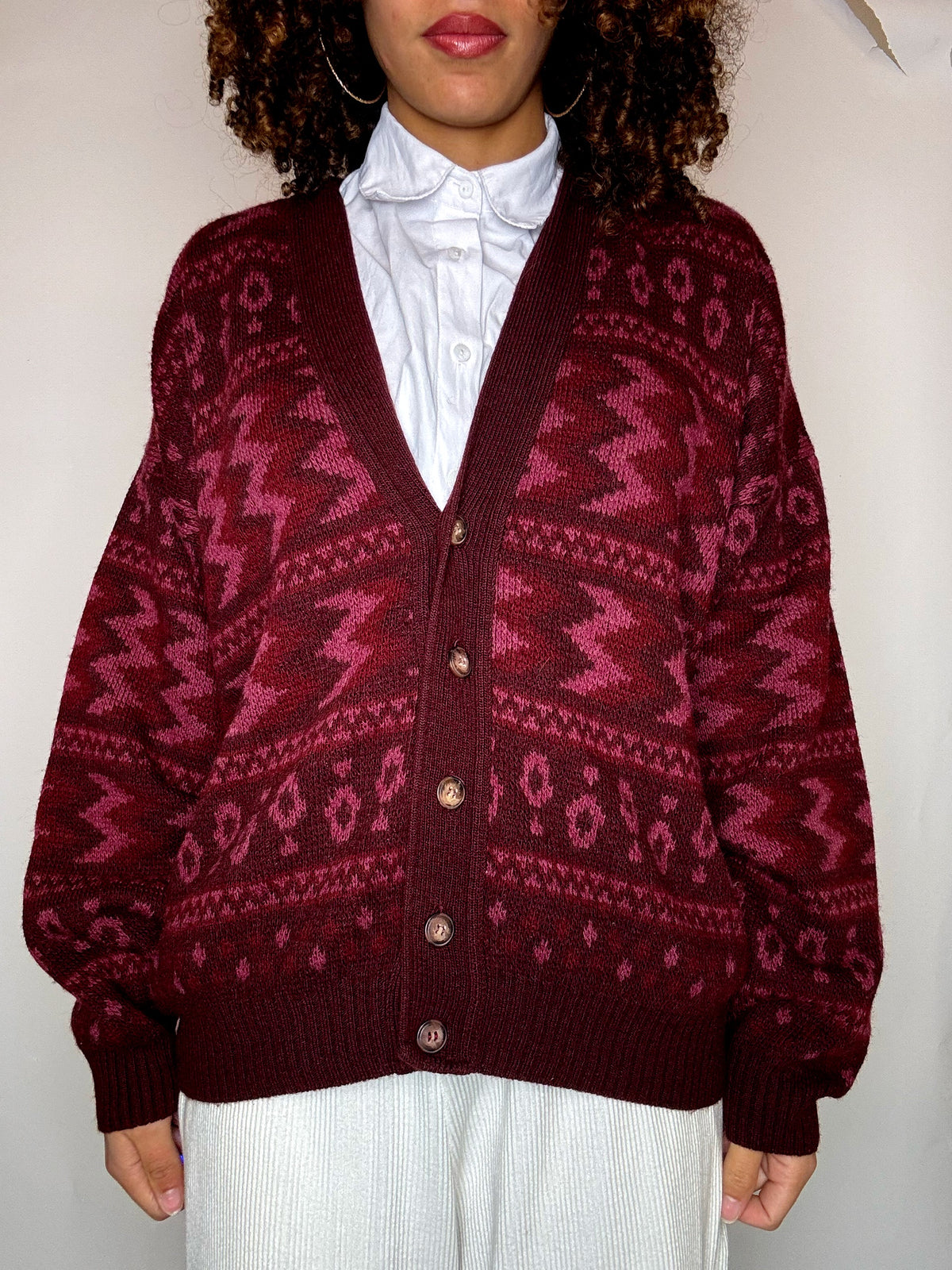 Cardigan bordeaux à motif M vintage