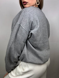 Graues Sweatshirt mit Rundhalsausschnitt und Vintage-Grafiken in M/L