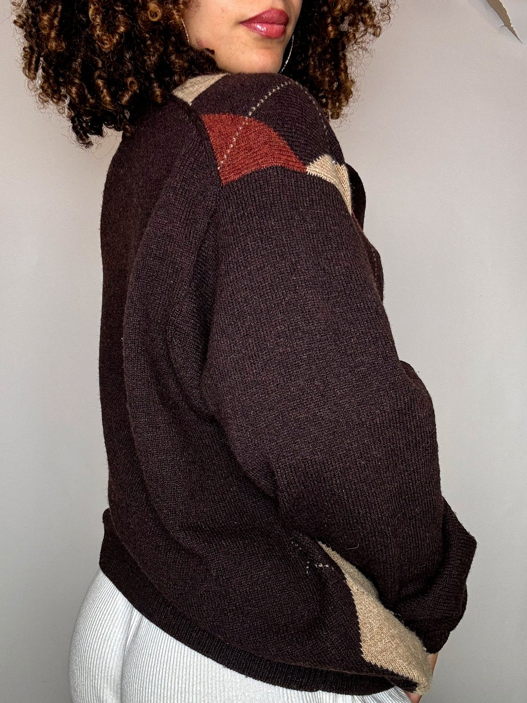 Pull en maille brun a motif argyle M vintage