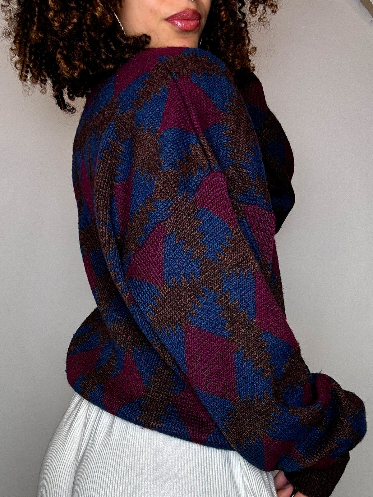 Vintage V-neck sweater with M pattern