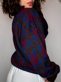 Vintage V-neck sweater with M pattern
