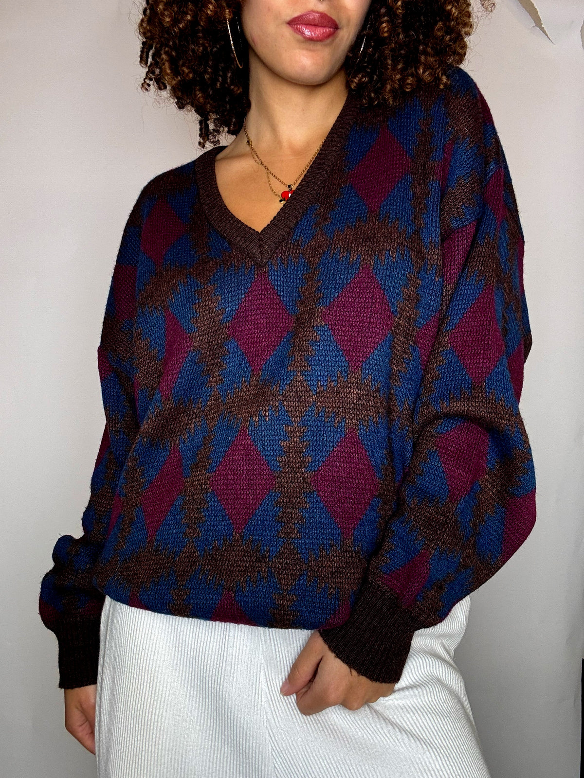 Vintage V-neck sweater with M pattern