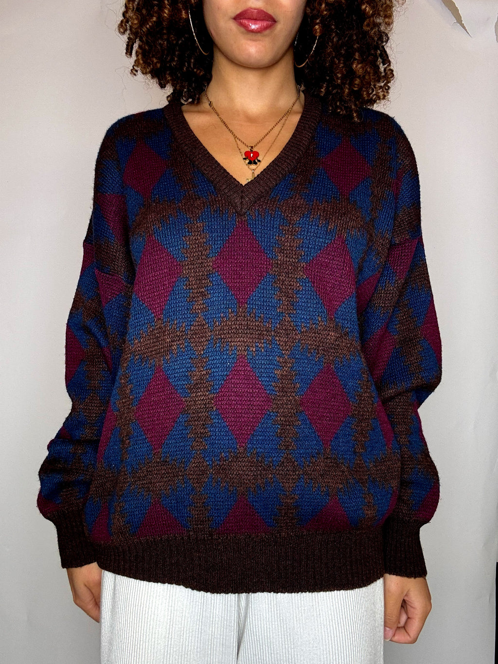 Vintage V-neck sweater with M pattern