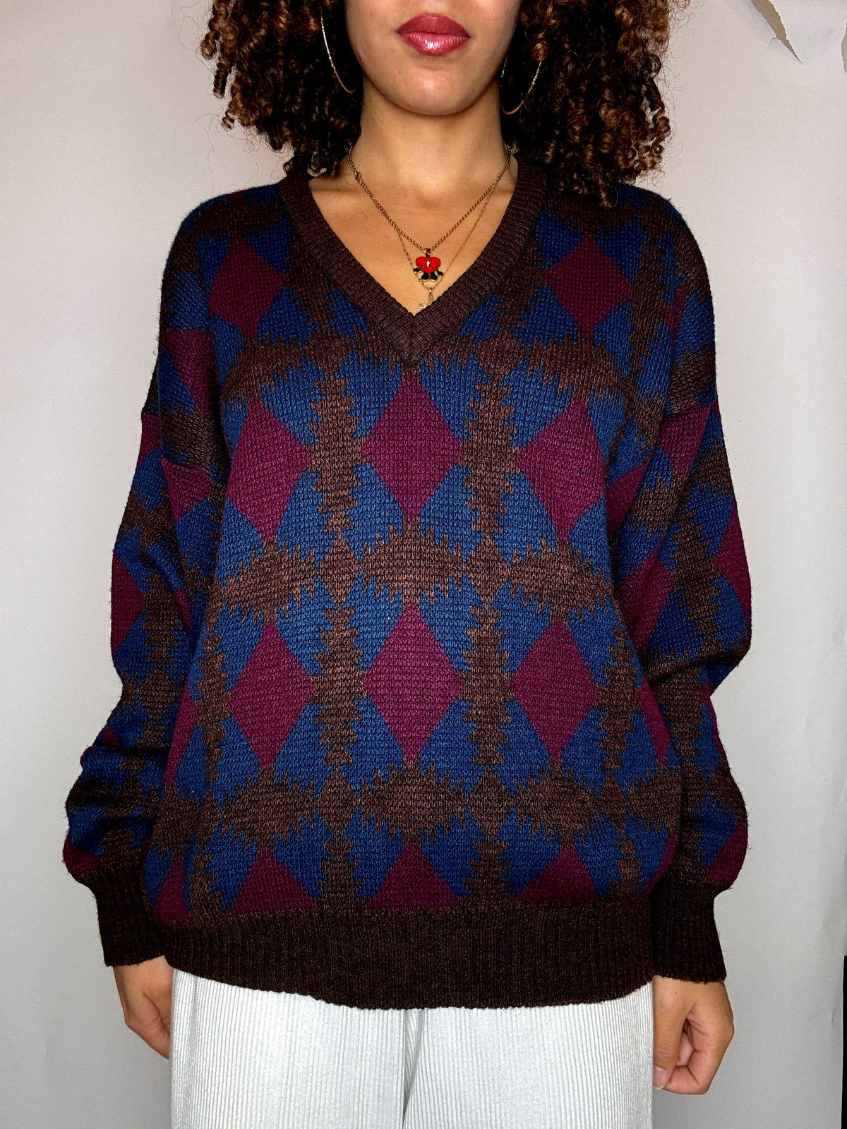 Vintage V-neck sweater with M pattern