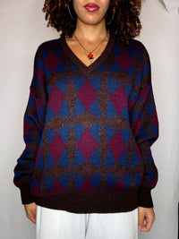 Vintage V-neck sweater with M pattern