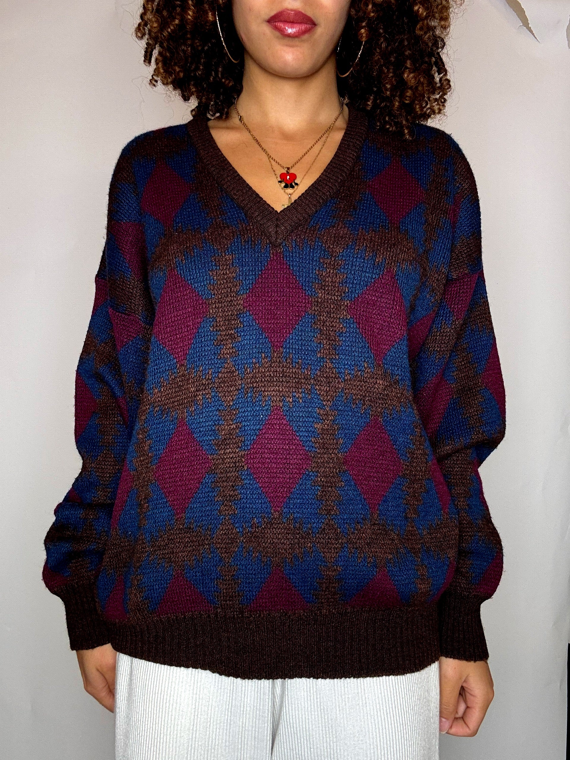 Vintage V-neck sweater with M pattern