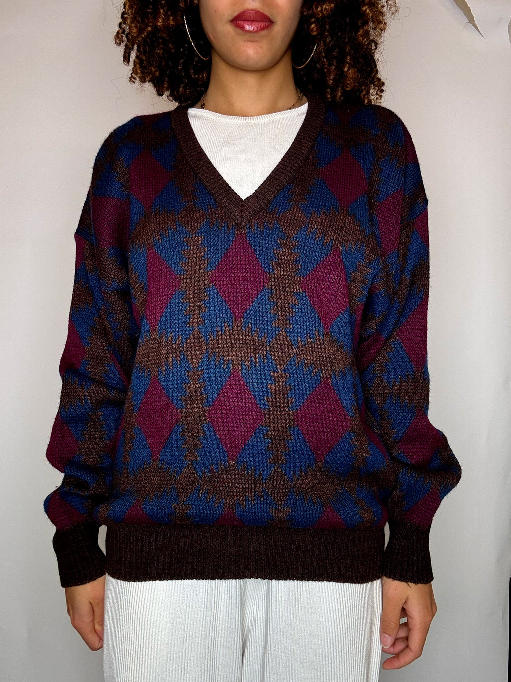 Vintage V-neck sweater with M pattern