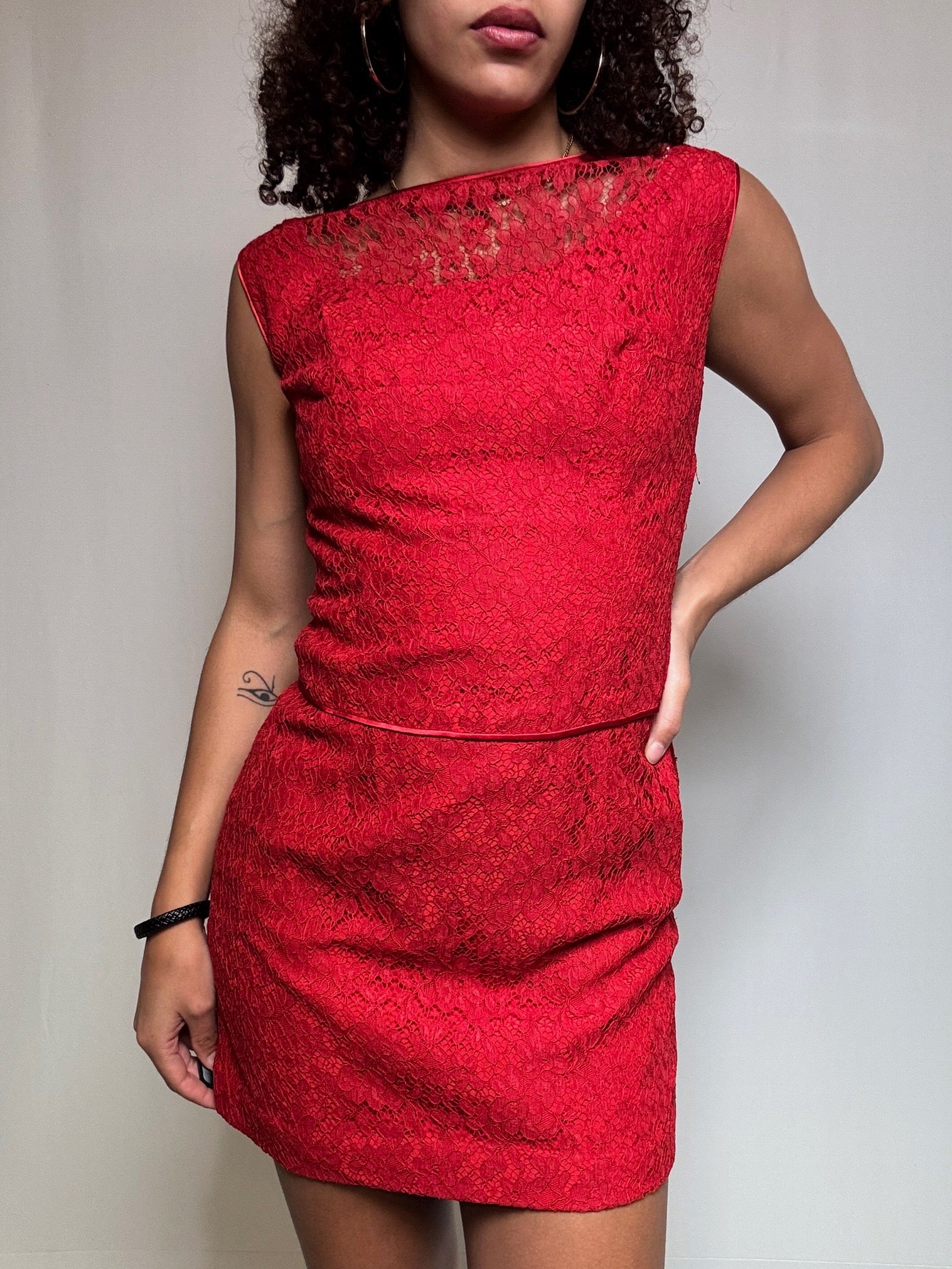 Robe en dentelle rouge S vintage