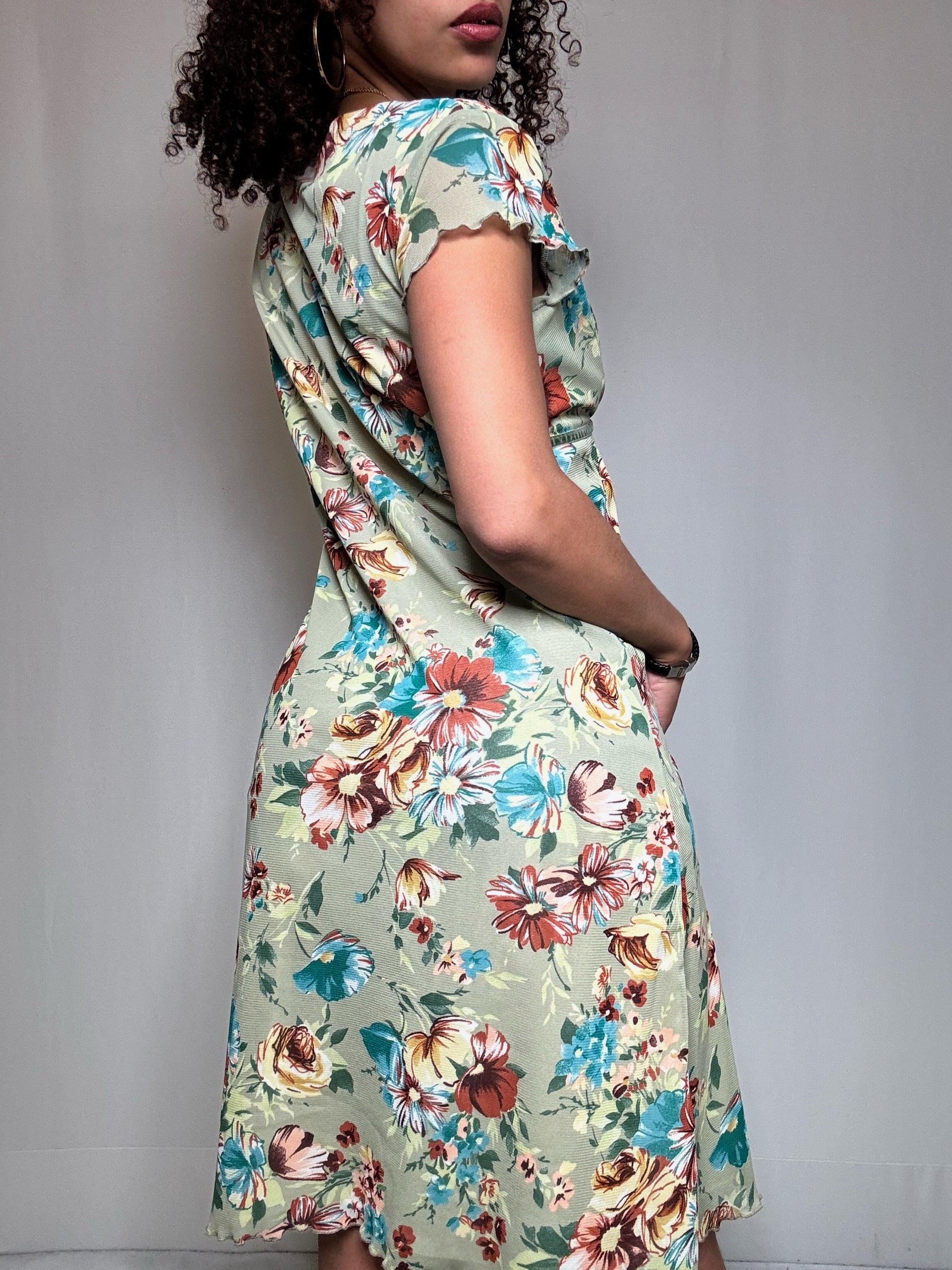 Robe courte kaki a fleurs avec détail col L vintage