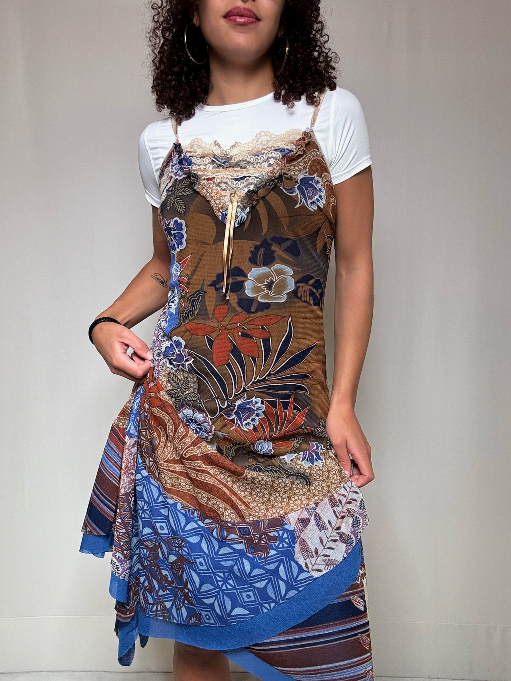 Vintage-Kleid mit Spaghettiträgern in Braun und Blau, Größe M/L