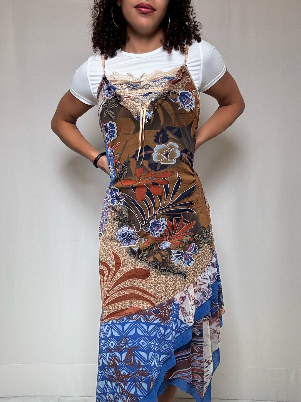 Vintage-Kleid mit Spaghettiträgern in Braun und Blau, Größe M/L