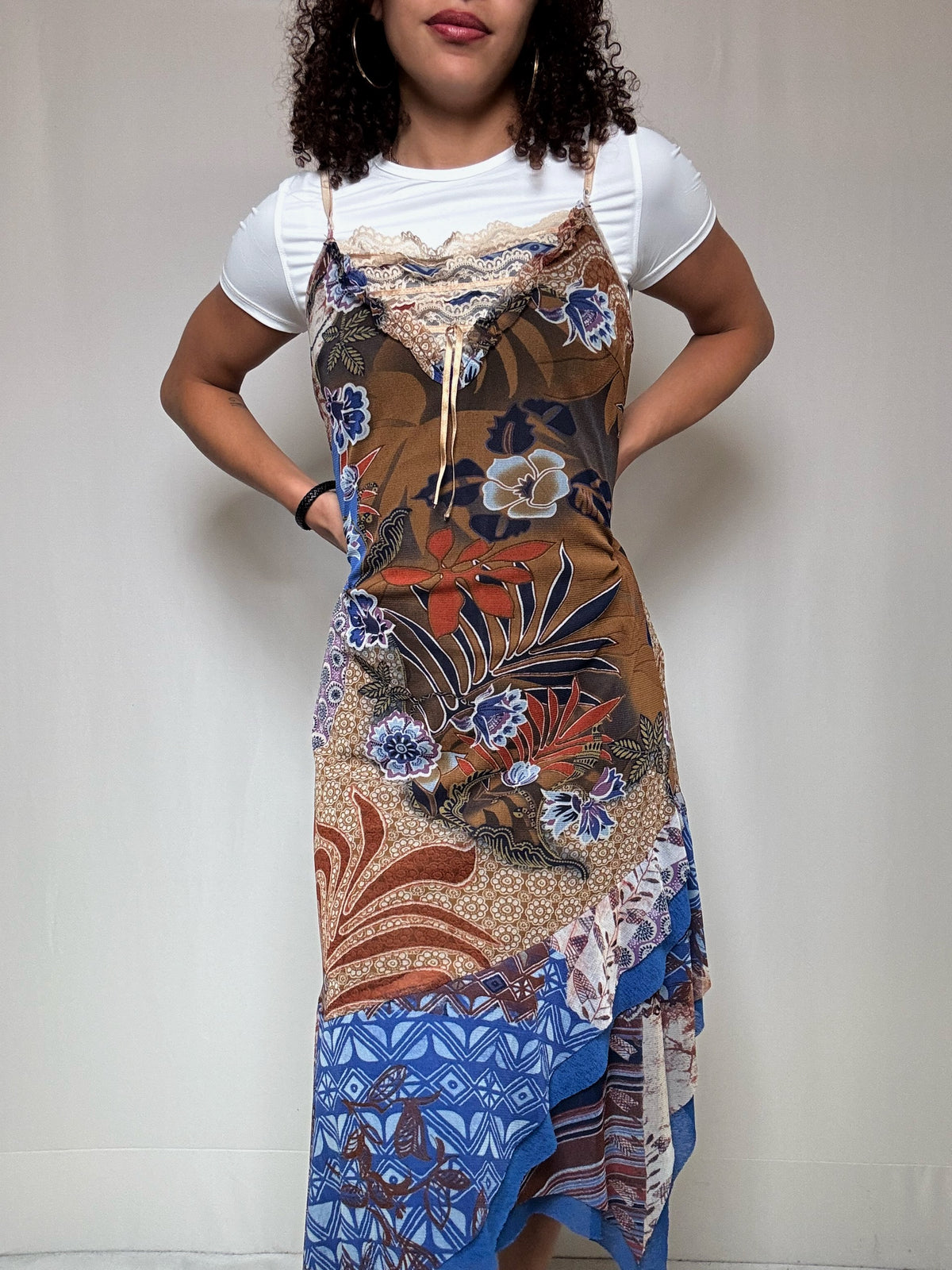 Vintage-Kleid mit Spaghettiträgern in Braun und Blau, Größe M/L
