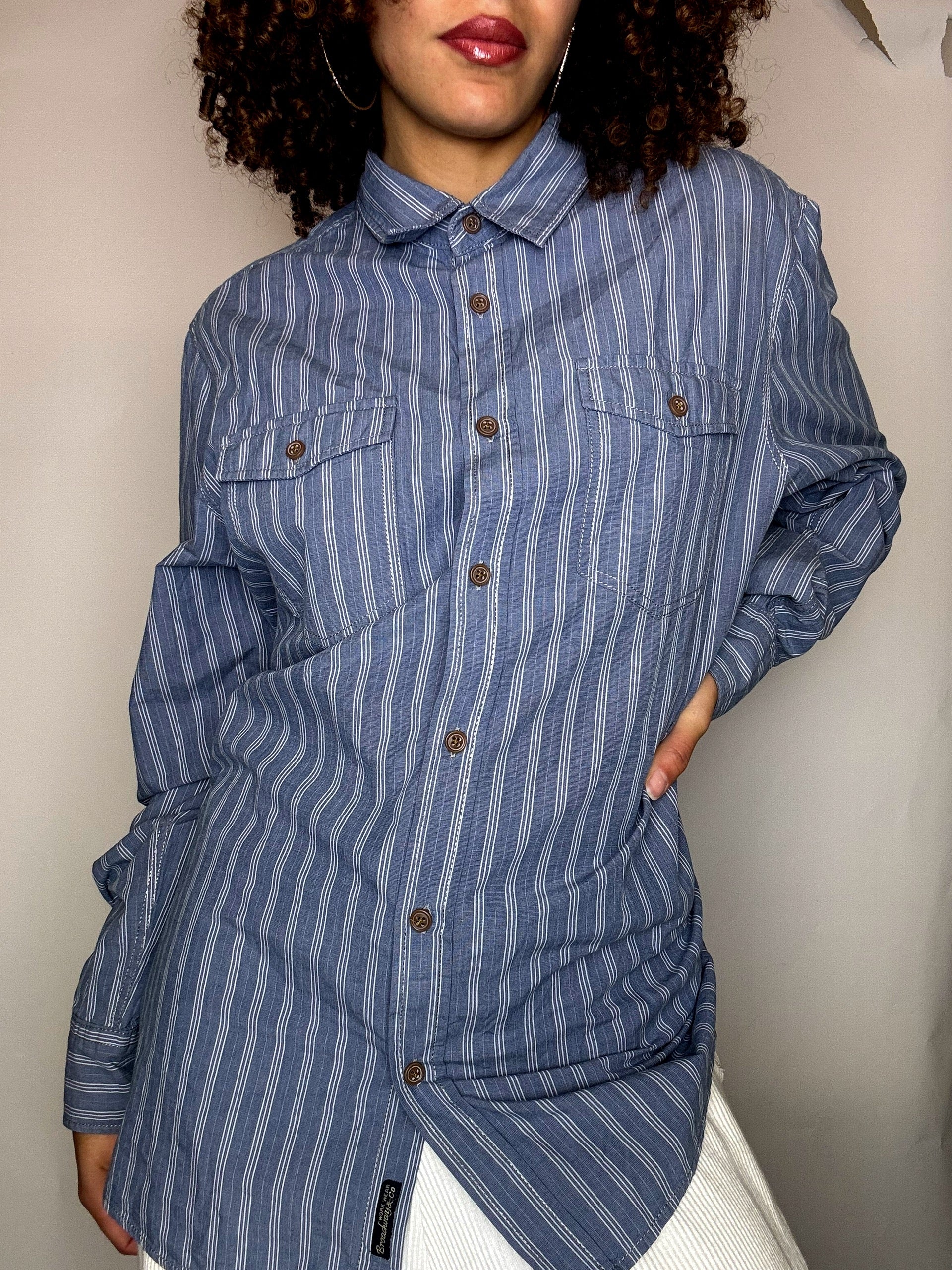 Vintage-Hemd mit blauen und weißen Streifen, Größe L
