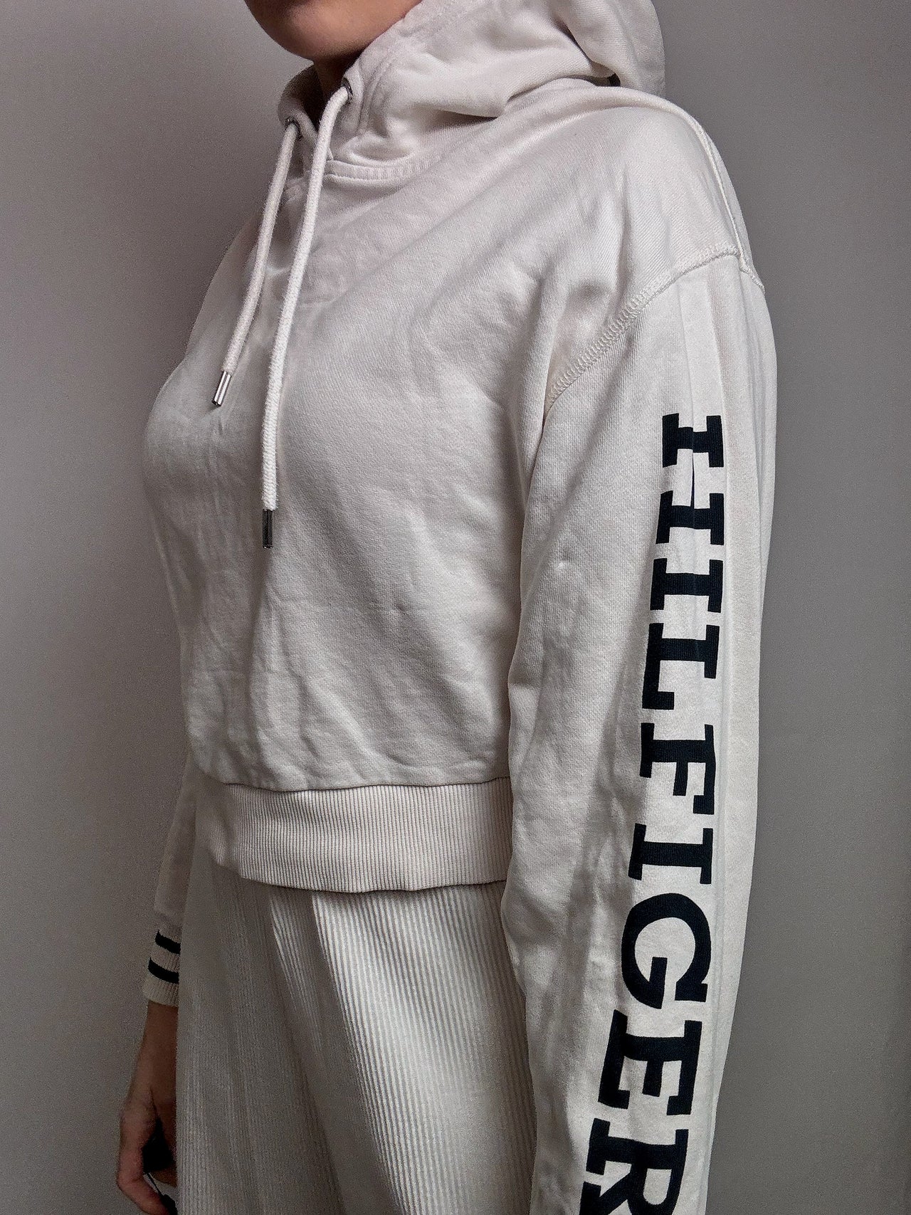 TOMMY HILFIGER S vintage cropped hoodie