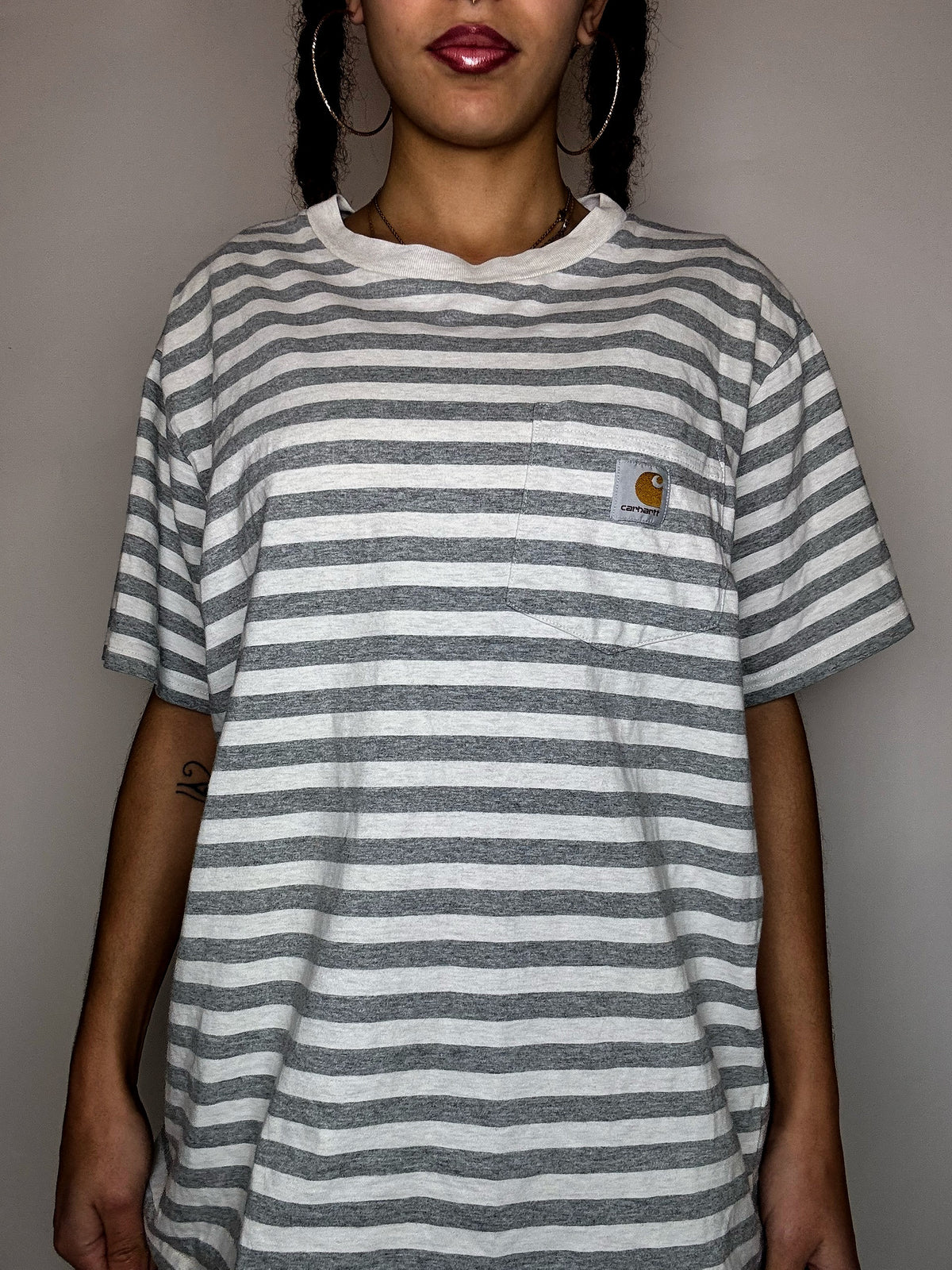 Grau-weiß gestreiftes CARHARTT T-Shirt L Vintage