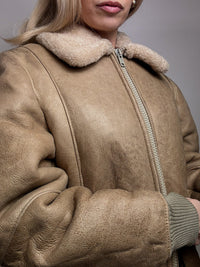 Beigefarbene Vintage-Lammfelljacke L/XL