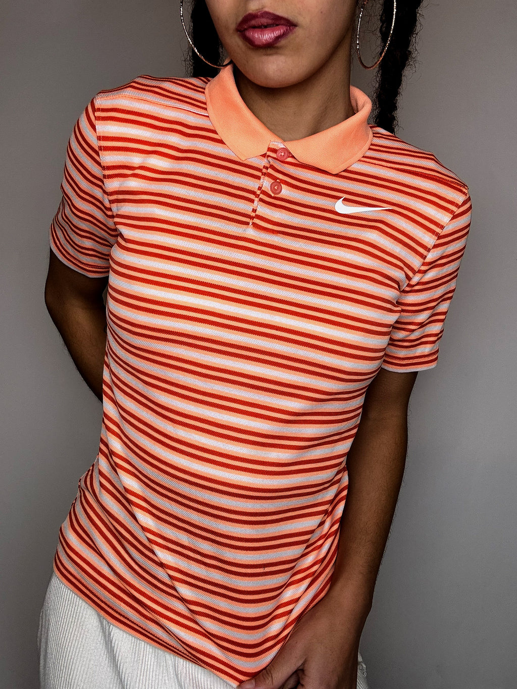 NIKE Vintage-Poloshirt mit orangefarbenen Streifen, Dri-FIT-Technologie, Größe XS