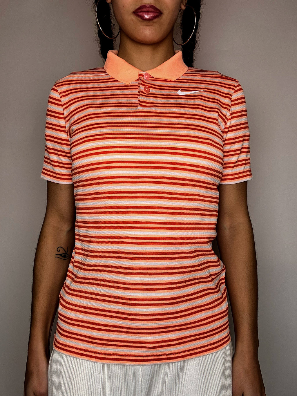 NIKE Vintage-Poloshirt mit orangefarbenen Streifen, Dri-FIT-Technologie, Größe XS