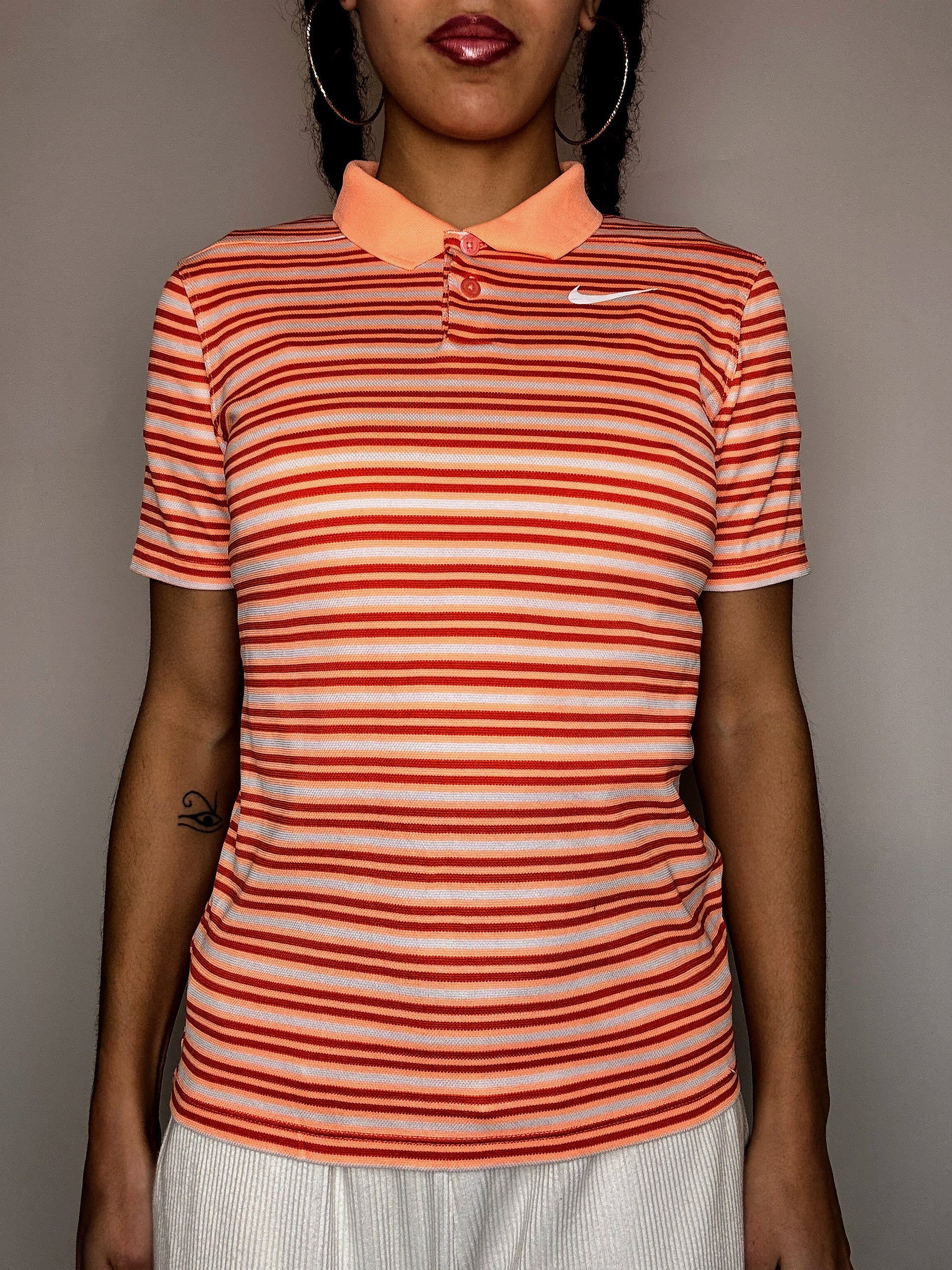NIKE Vintage-Poloshirt mit orangefarbenen Streifen, Dri-FIT-Technologie, Größe XS
