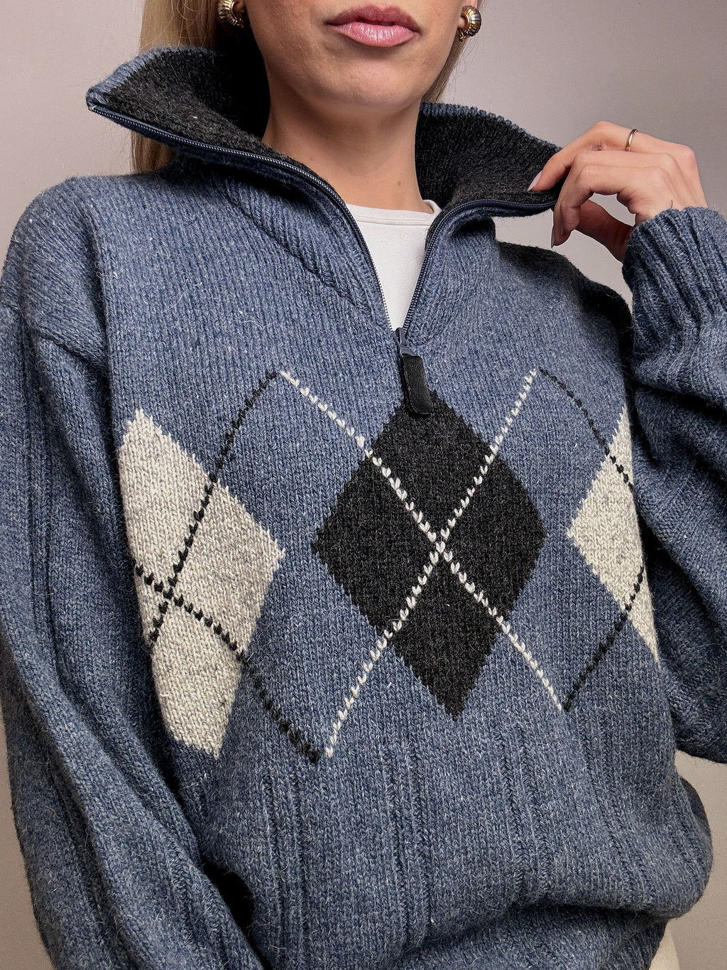 Vintage navy argyl knit sweater L
