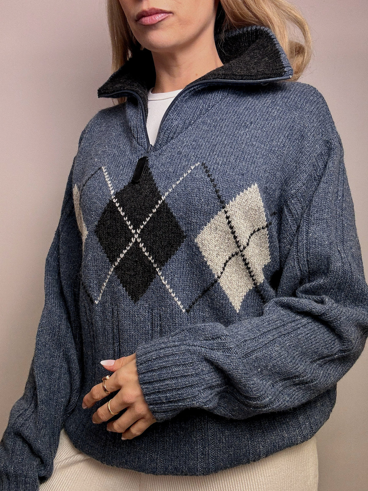 Vintage navy argyl knit sweater L