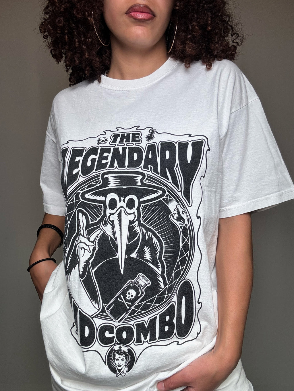 Weißes T-Shirt mit L-Vintage-Aufdruck