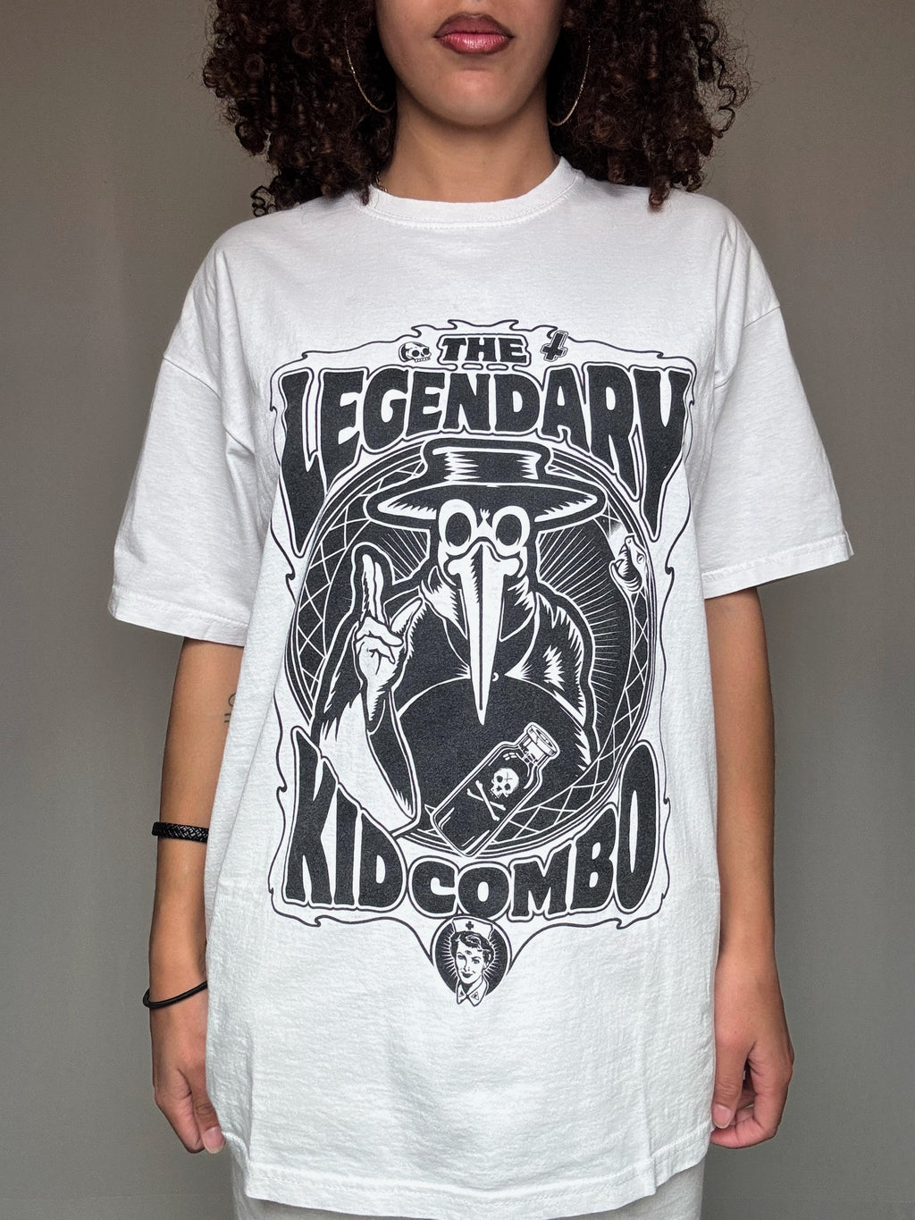 Weißes T-Shirt mit L-Vintage-Aufdruck