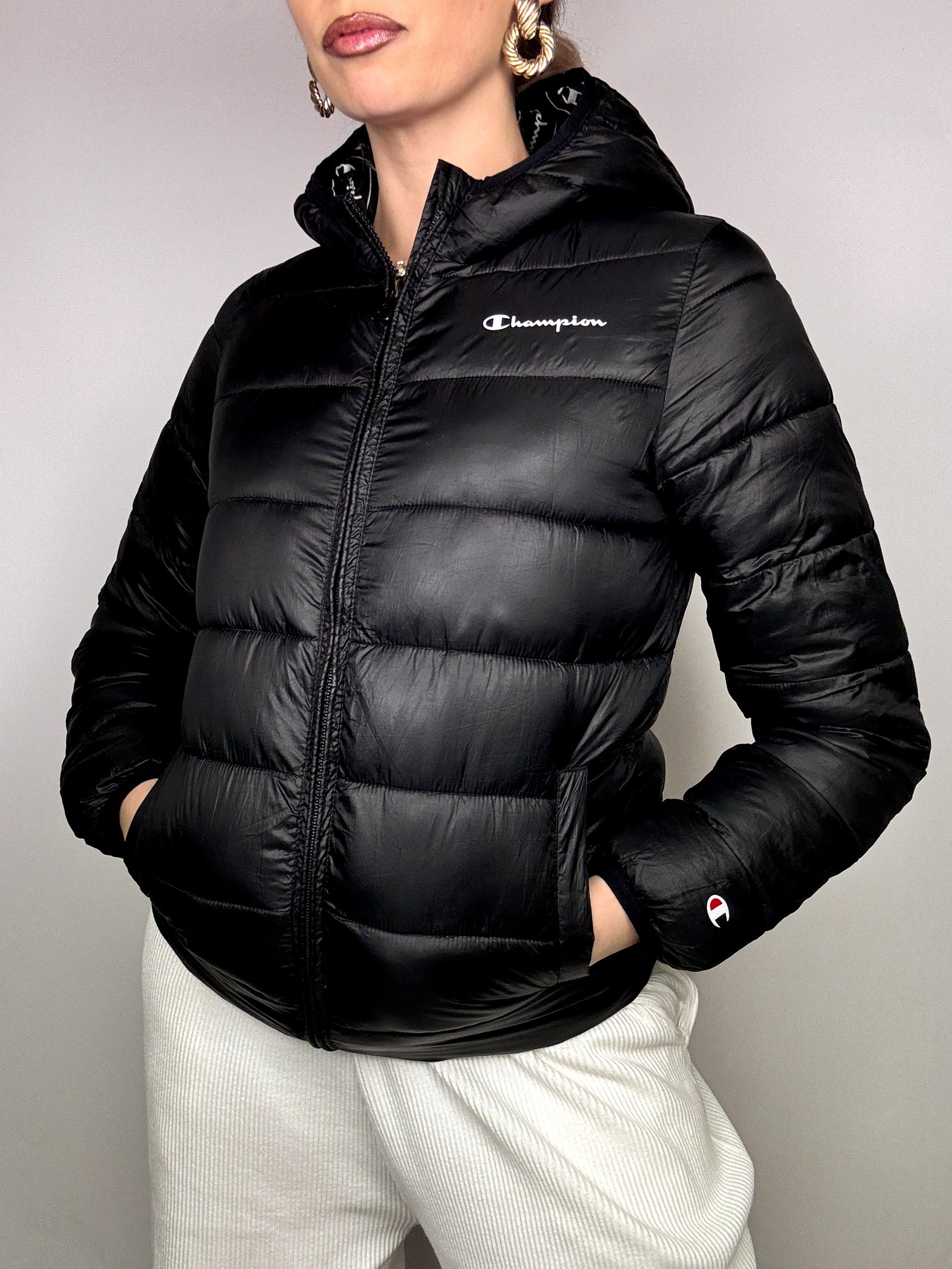 CHAMPION L Vintage schwarze feine puffige Daunenjacke