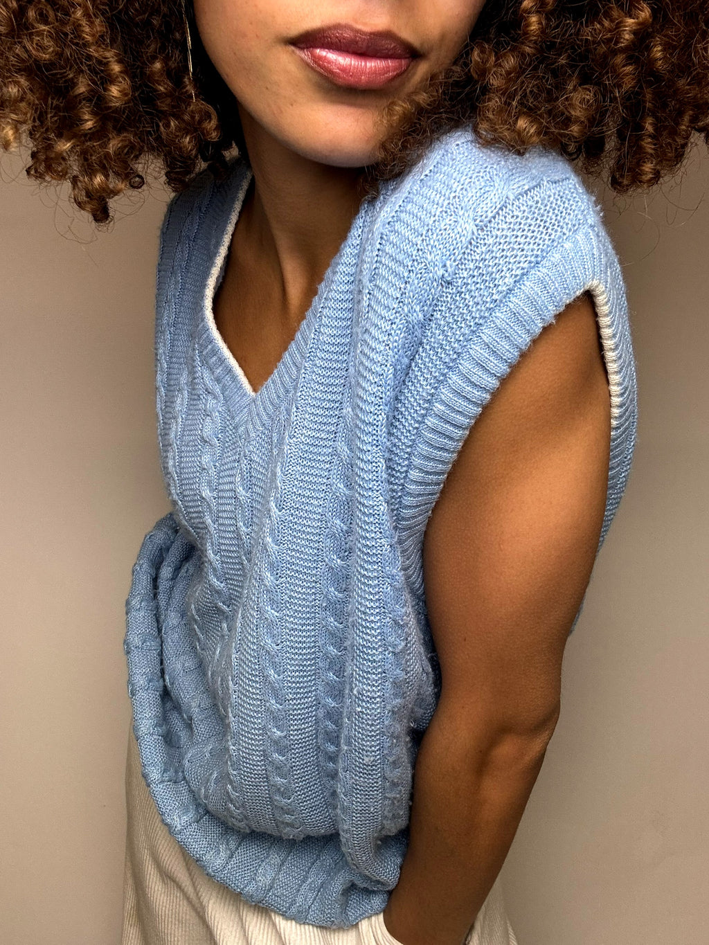 Vintage blaue Strickweste mit Zopfmuster, Größe M/L