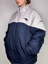 NFL + REEBOK M Vintage-Daunenjacke in Übergröße in Grau und Marineblau