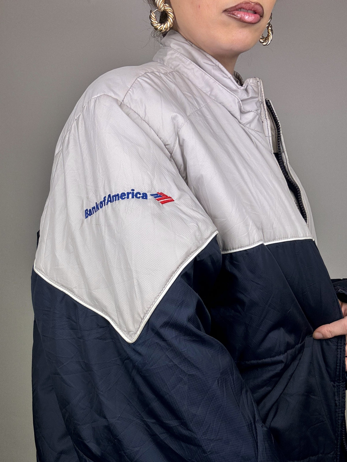 NFL + REEBOK M Vintage-Daunenjacke in Übergröße in Grau und Marineblau