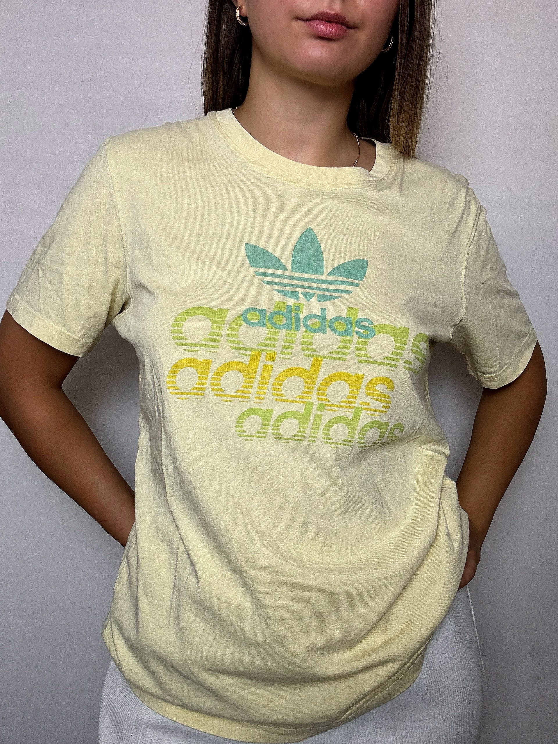 Adidas S Vintage gelbes T-Shirt
