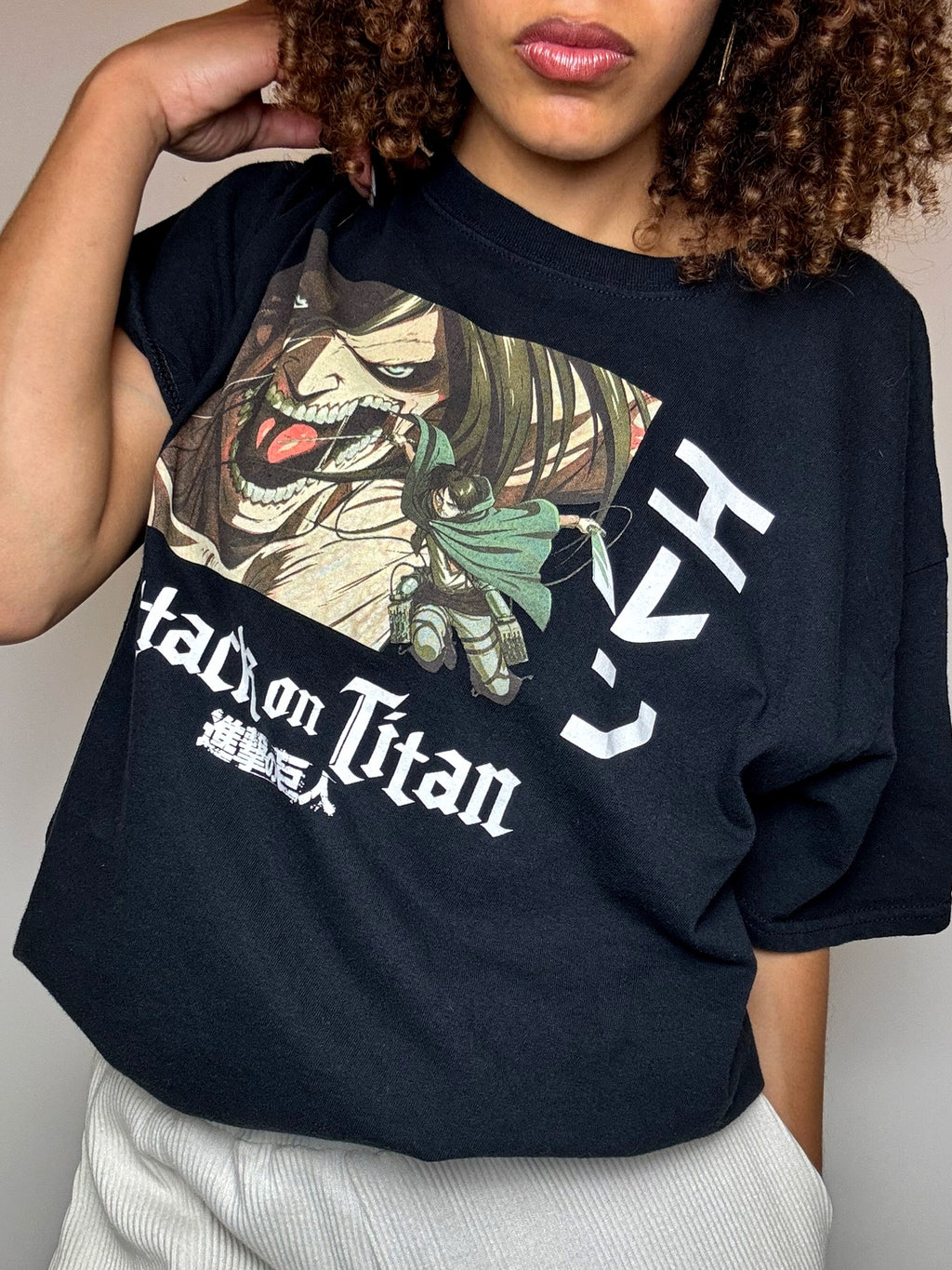 Attack on Titan L Vintage schwarzes T-Shirt