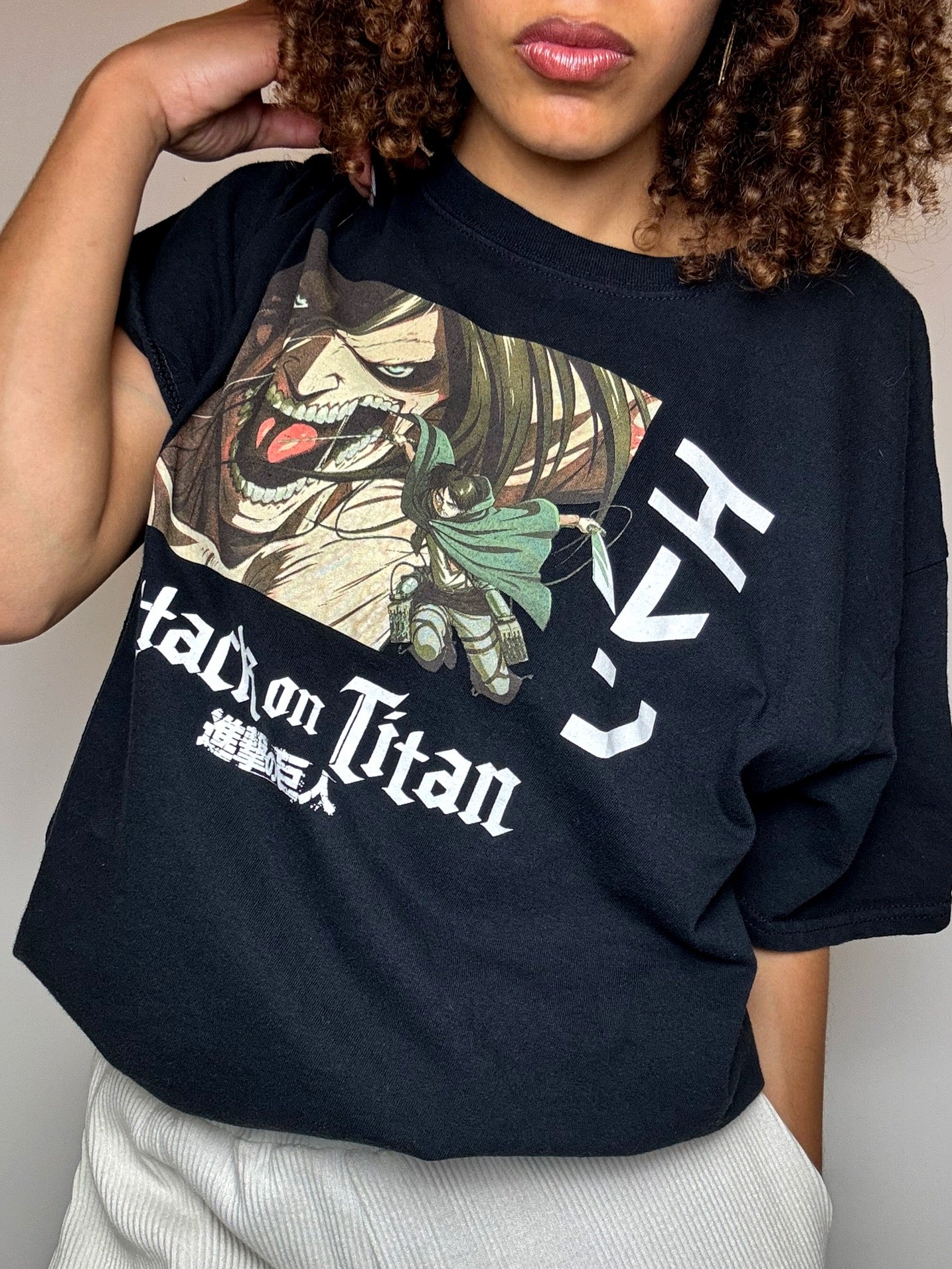 Attack on Titan L Vintage schwarzes T-Shirt