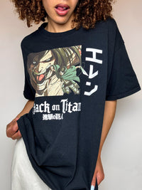 Attack on Titan L Vintage schwarzes T-Shirt