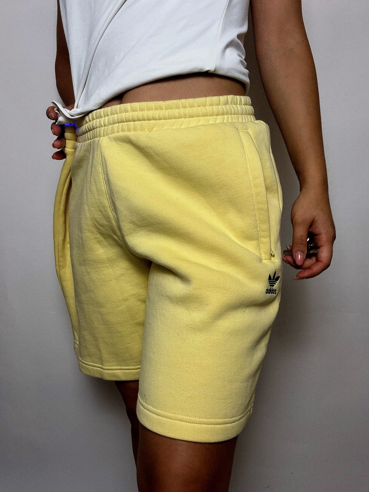 ADIDAS L vintage yellow fleece shorts