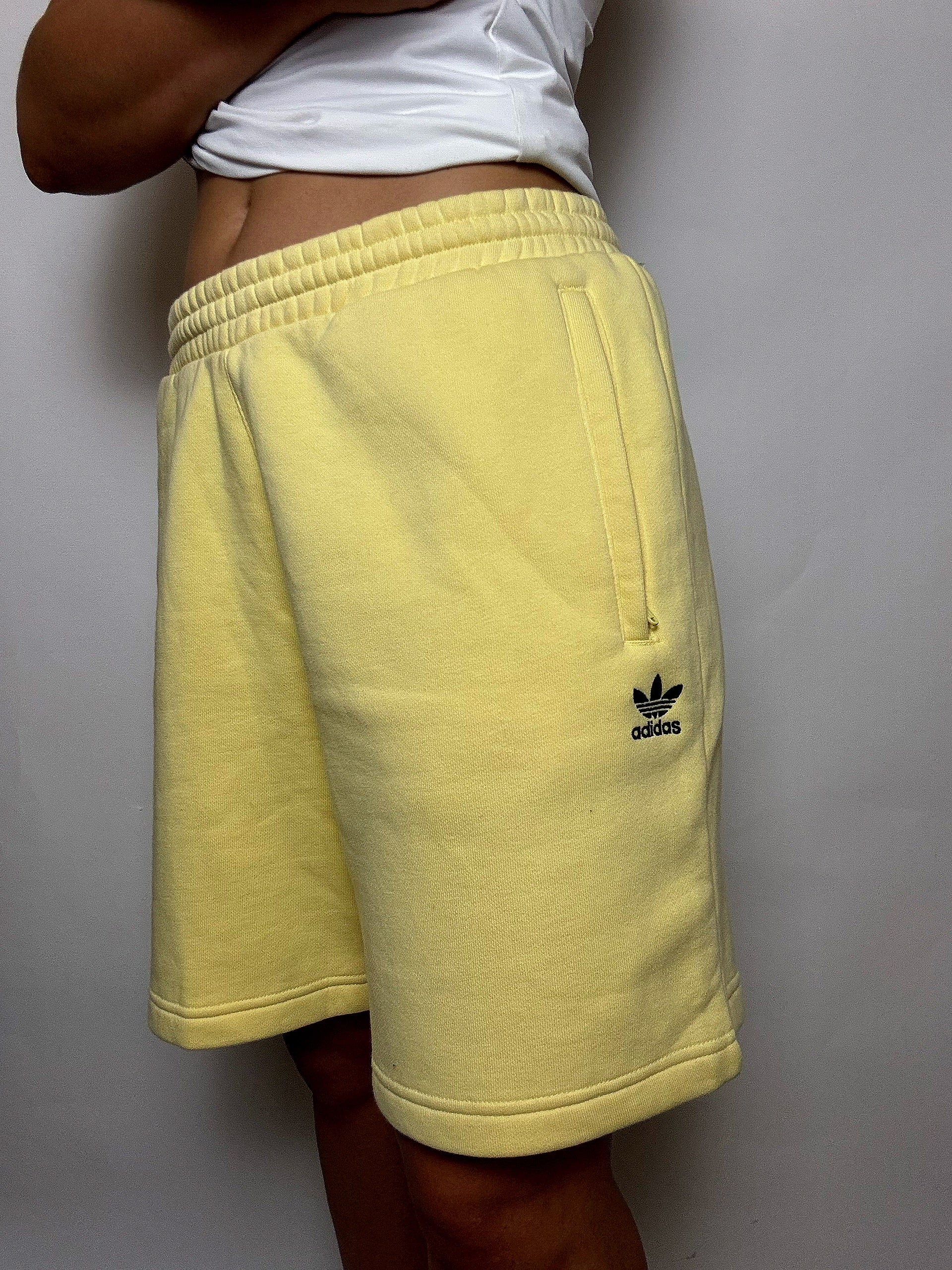 ADIDAS L vintage yellow fleece shorts