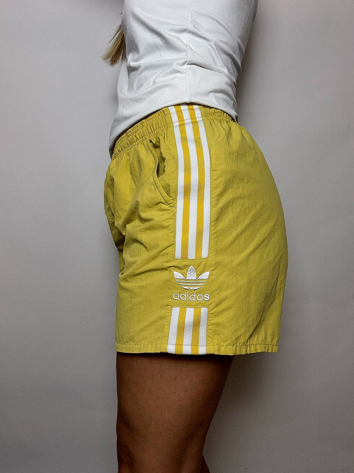 Vintage Adidas S gelbe Shorts