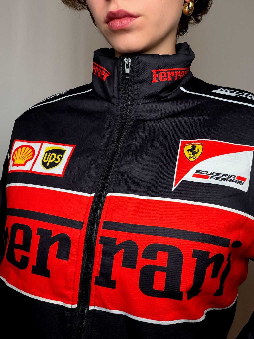 bomber noire et rouge Ferrari L vintage